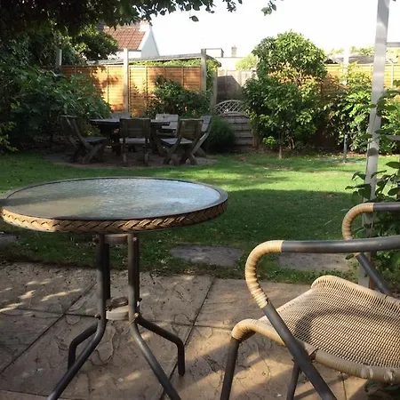Cavell House Bed And Breakfast-3